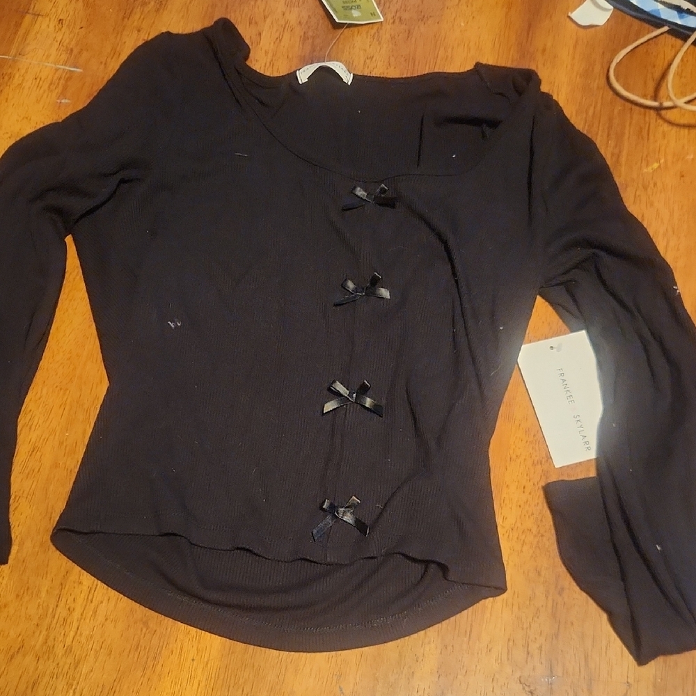 Francesca's Collections Black Ribbed Long-Sleeve Top with Bow Accents